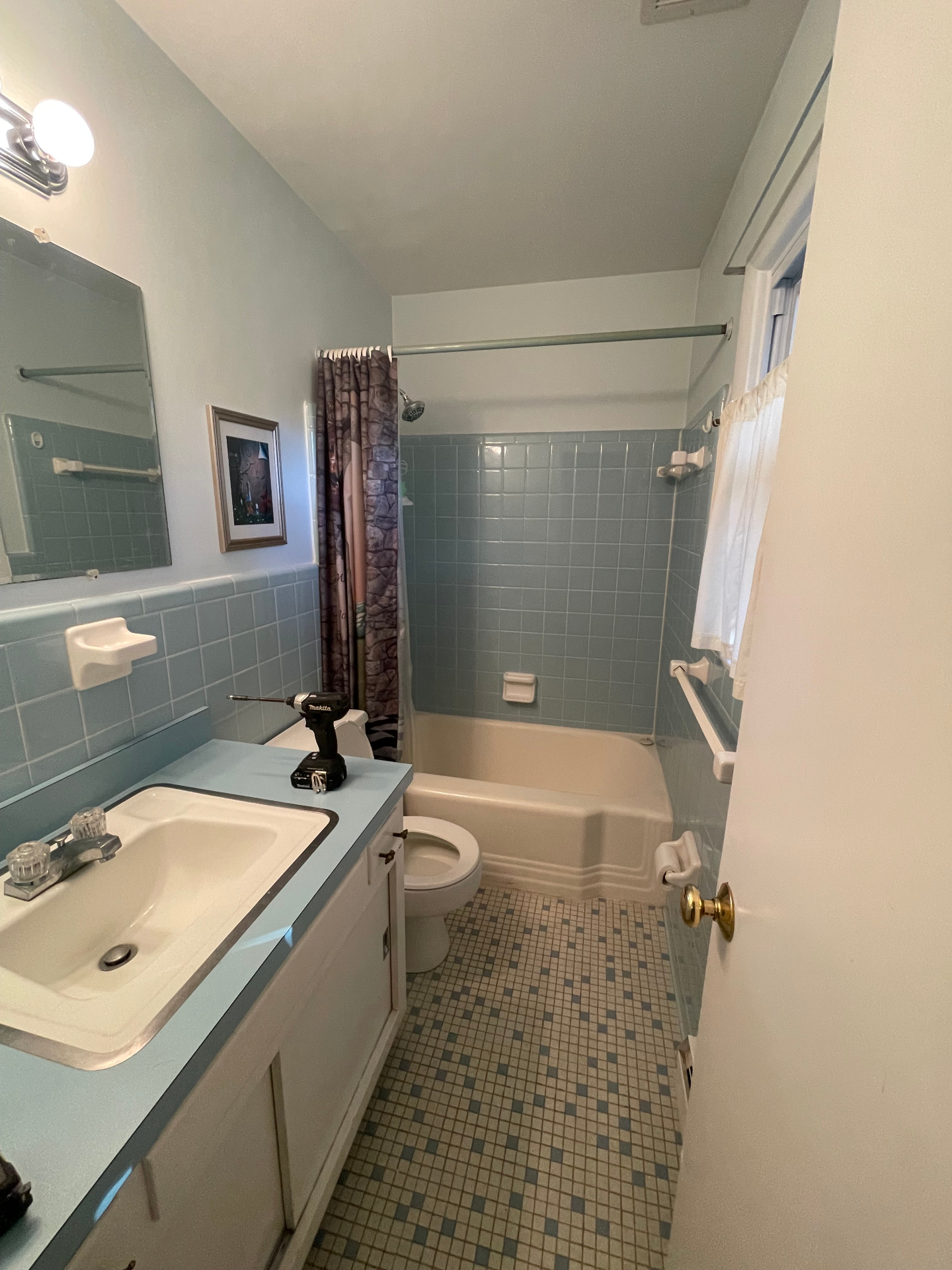 Existing bathroom before demolition
